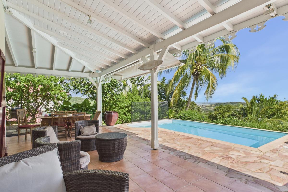 Location villa 6 personnes martinique vue table à manger